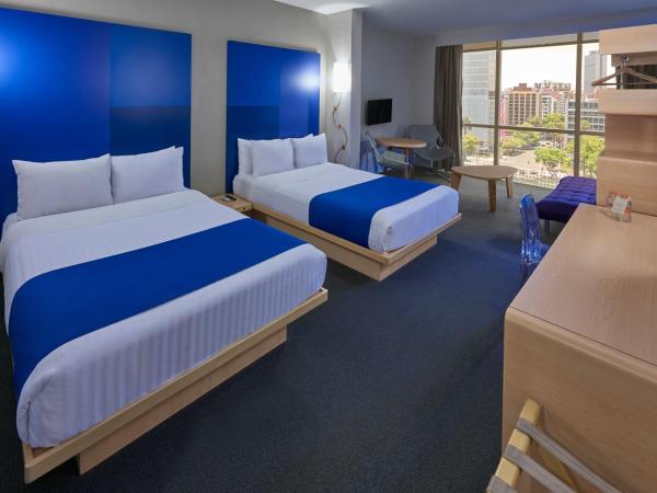City Express Plus by Marriott Ciudad de México Reforma El Ángel : photo 2 de la chambre chambre double supérieure avec 2 lits doubles et canapé-lit