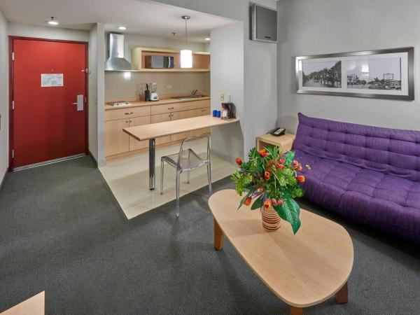 City Express Plus by Marriott Ciudad de México Reforma El Ángel : photo 4 de la chambre suite junior lit queen-size avec canapé-lit