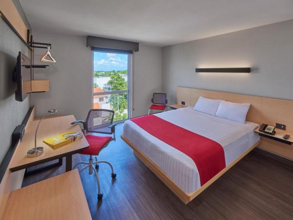City Express by Marriott Mérida : photo 1 de la chambre chambre lit queen-size 