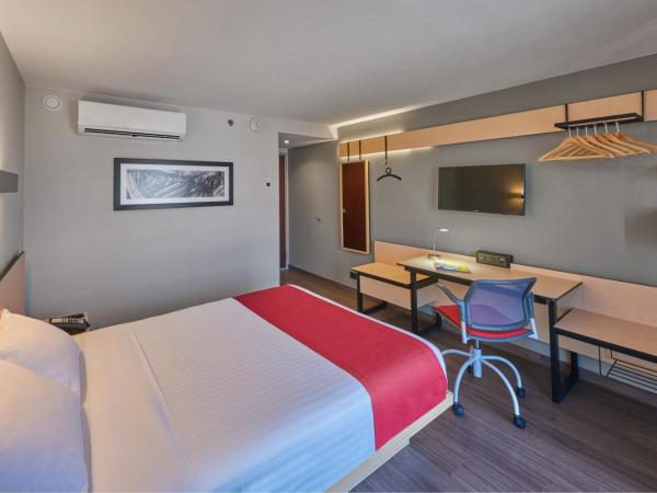 City Express by Marriott Mérida : photo 3 de la chambre chambre lit queen-size 