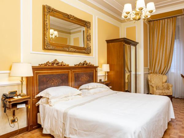 Hotel Bristol Palace : photo 1 de la chambre chambre double ou lits jumeaux supérieure