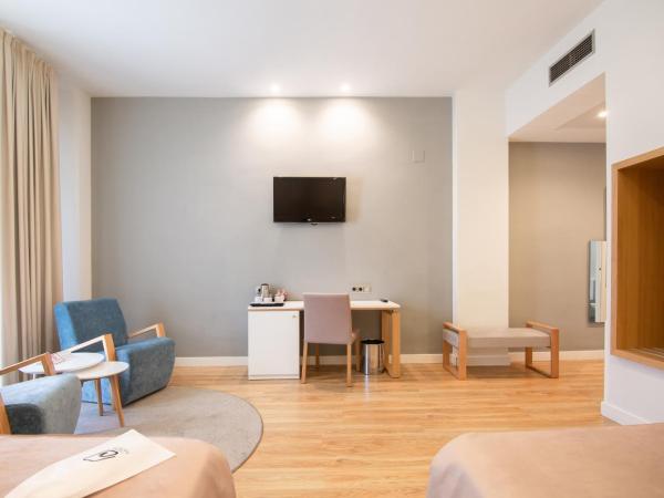 Hotel Monte Puertatierra : photo 7 de la chambre chambre lits jumeaux avec lit d’appoint - 301