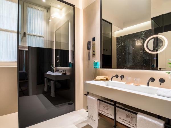 Palacio Gran Vía, a Royal Hideaway Hotel : photo 4 de la chambre chambre double deluxe - vue sur ville