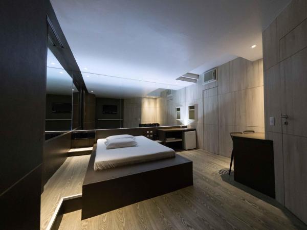 Snob Motel (Adult Only) : photo 7 de la chambre suite avec jacuzzi