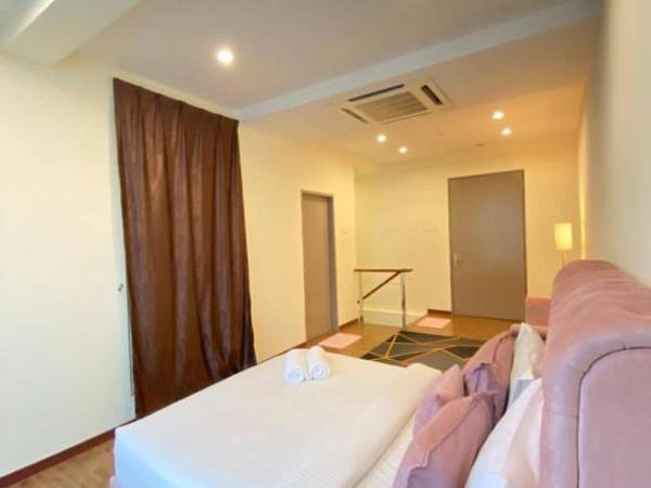 Honeymoon Suite By A Legacy Hotel - KLCC Lake View : photo 1 de la chambre studio lit queen-size de luxe 