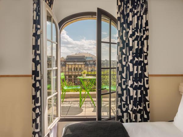 Solly Hôtel Paris : photo 3 de la chambre chambre cosy avec balcon - vue sur paris