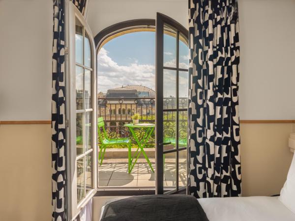 Solly Hôtel Paris : photo 3 de la chambre chambre cosy avec balcon - vue sur paris