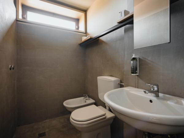 'RE-Dama Hostel : photo 2 de la chambre chambre simple avec balcon