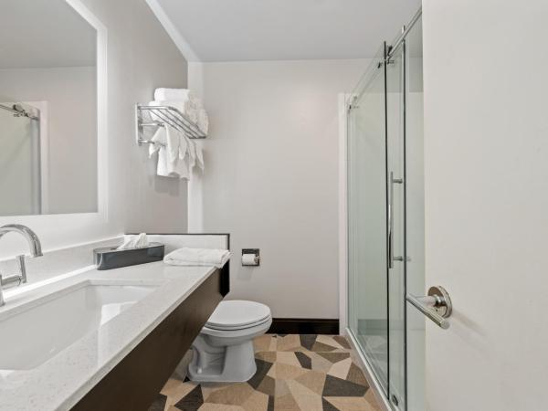 SureStay Hotel by Best Western Virginia Beach Royal Clipper : photo 5 de la chambre suite avec 2 lits doubles