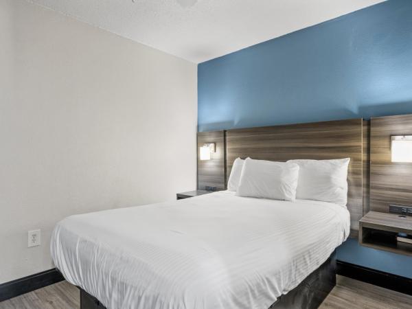 SureStay Hotel by Best Western Virginia Beach Royal Clipper : photo 7 de la chambre suite avec 2 lits doubles