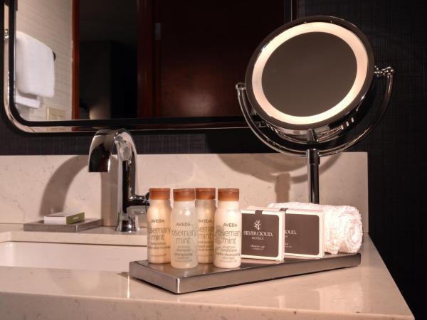 Silver Cloud Hotel - Seattle Stadium : photo 1 de la chambre chambre lit king-size