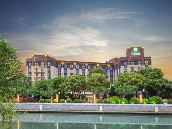 Holiday Inn Express Shanghai Putuo, an IHG Hotel : photo 4 de la chambre 1 queen standard suzhou river view
