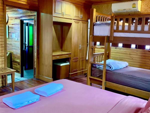Baan Soontree Resort : photo 6 de la chambre chambre quadruple standard