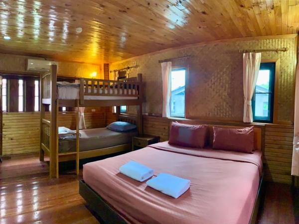 Baan Soontree Resort : photo 7 de la chambre chambre quadruple standard