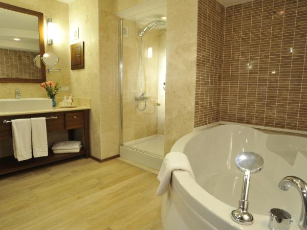 Marti Resort Deluxe Hotel : photo 2 de la chambre suite 2 chambres