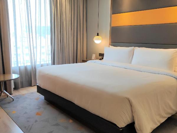 Le Meridien Hyderabad : photo 1 de la chambre club room king bed with 15% discount on food and soft beverage and spa and free club lounge access 