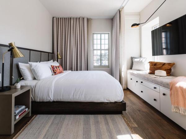 The Alida, Savannah, a Tribute Portfolio Hotel : photo 1 de la chambre chambre lit king-size - vue sur ville