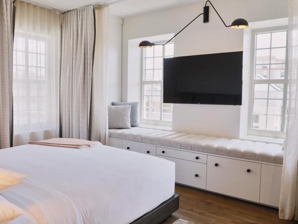 The Alida, Savannah, a Tribute Portfolio Hotel : photo 5 de la chambre suite lit king-size designer