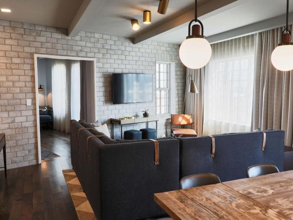 The Alida, Savannah, a Tribute Portfolio Hotel : photo 6 de la chambre penthouse suite, 2 king, river view, high floor