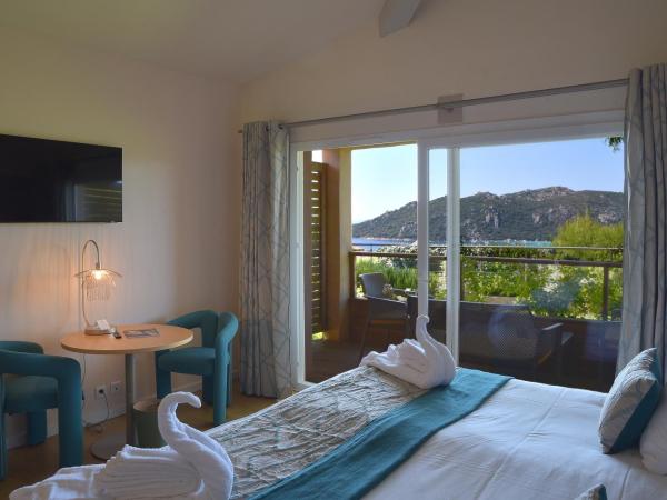 Hôtel Alivi Di Santa Giulia : photo 3 de la chambre chambre double deluxe - vue sur mer