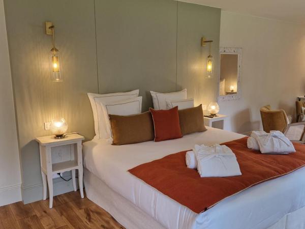 Au Moulin Saint Nicol - Honfleur : photo 1 de la chambre chambre 3 : suite deluxe avec douche et baignoire - vue sur jardin et fleuve