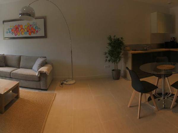 HPC Suites - Parking Gratuit & Piscine Chauffée : photo 3 de la chambre appartement - vue sur mer