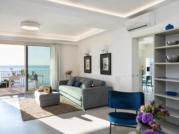 Taormina Villa Oasis Residence : photo 5 de la chambre suite penthouse deluxe avec jacuzzi extérieur