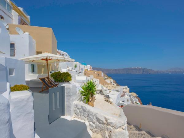Sophia Oia View : photo 4 de la chambre sophoia - suite troglodyte avec petite piscine extérieure - vue sur caldeira