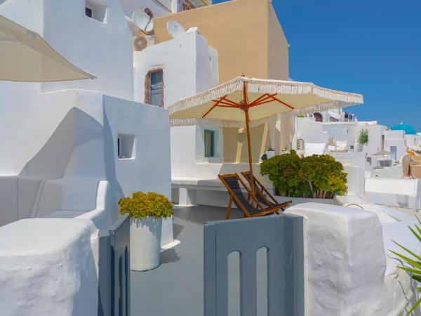 Sophia Oia View : photo 8 de la chambre sophoia - suite troglodyte avec petite piscine extérieure - vue sur caldeira