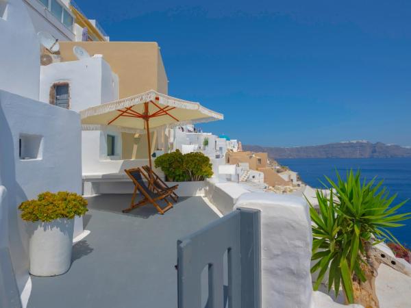 Sophia Oia View : photo 5 de la chambre sophoia - suite troglodyte avec petite piscine extérieure - vue sur caldeira
