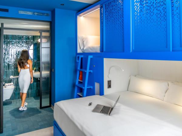 COEO Pod Hostel - Part of COEO Experience : photo 2 de la chambre chambre familiale avec salle de bains privative
