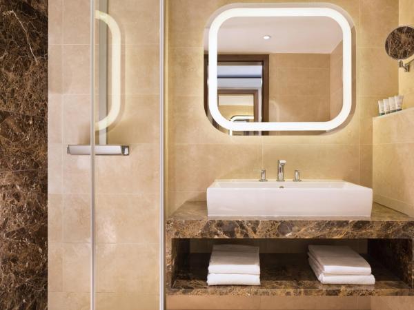 The Westin Zagreb : photo 4 de la chambre chambre deluxe avec 1 lit queen-size non-fumeurs - vue sur ville