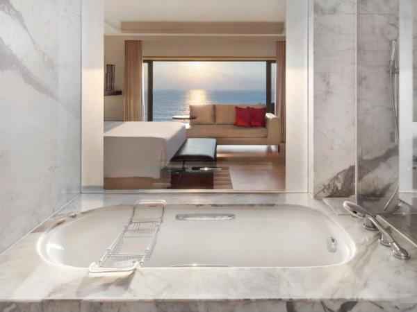 JW Marriott Mumbai Juhu : photo 3 de la chambre 	 1 king bed, ocean view, executive lounge access, sunset suite