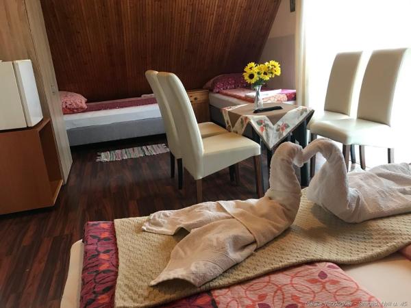 Marika Vendégház : photo 6 de la chambre chambre quadruple