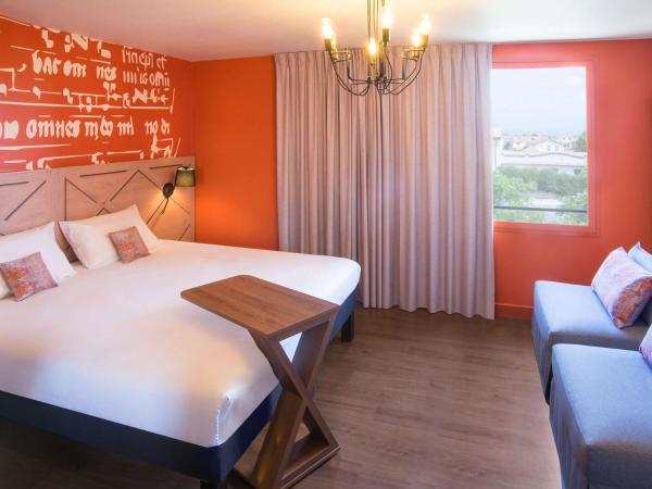 ibis Styles Carcassonne La Cité : photo 3 de la chambre chambre standard avec 1 lit double et 2 canapés-lits 