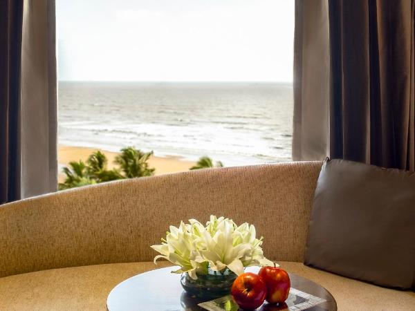JW Marriott Mumbai Juhu : photo 1 de la chambre chambre lit king-size - vue sur océan