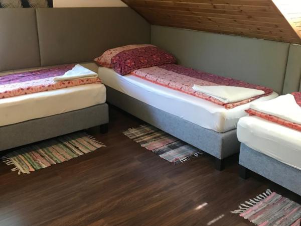 Marika Vendégház : photo 4 de la chambre chambre triple