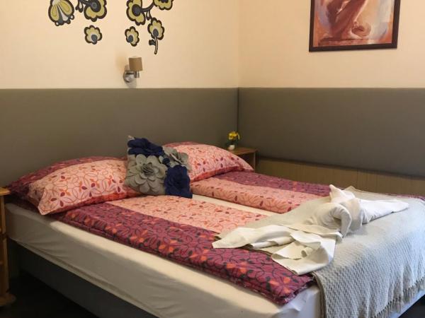 Marika Vendégház : photo 10 de la chambre chambre double ou lits jumeaux