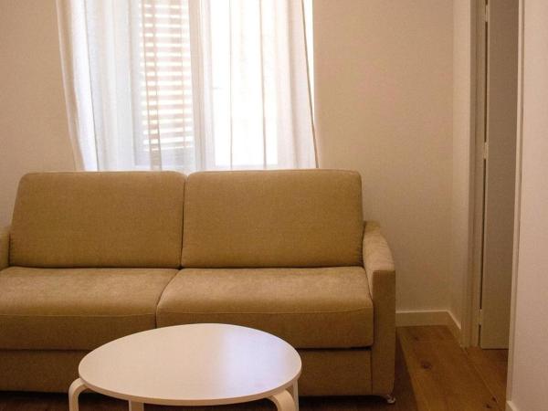 Le Royal Hôtel Restaurant : photo 2 de la chambre appartement standard