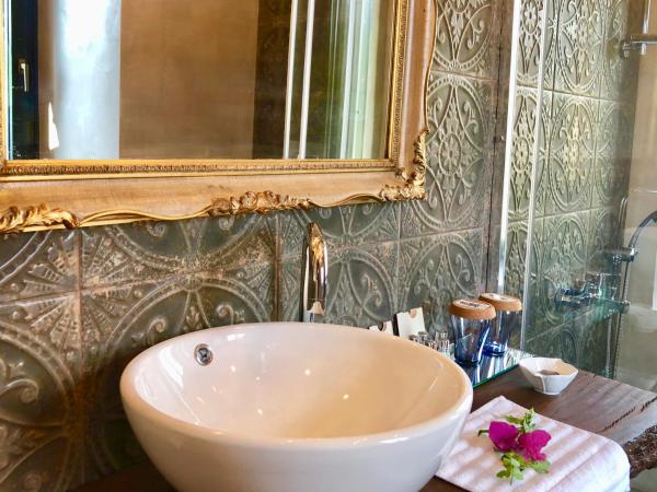 Villa Vager Mani Hotel : photo 6 de la chambre suite lit king-size - vue sur mer