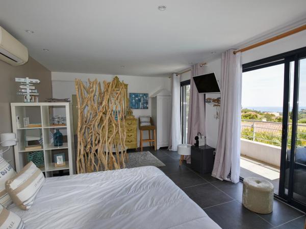 Villa Louancelie B&B : photo 2 de la chambre chambre double deluxe avec balcon - vue sur mer