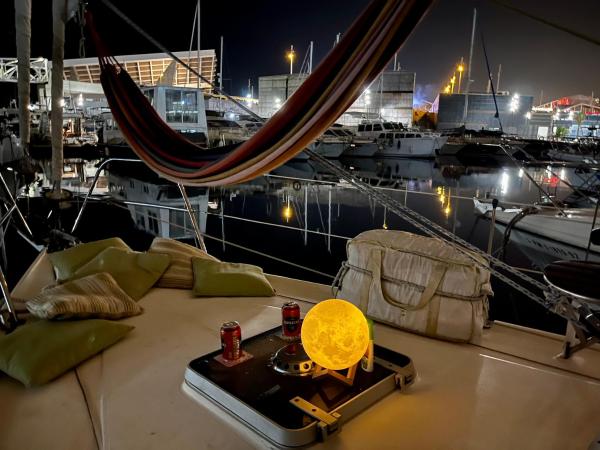 Cozy Boat Hotel in Barcelona & AC & WIFI & Parking : photo 10 de la chambre mobile home