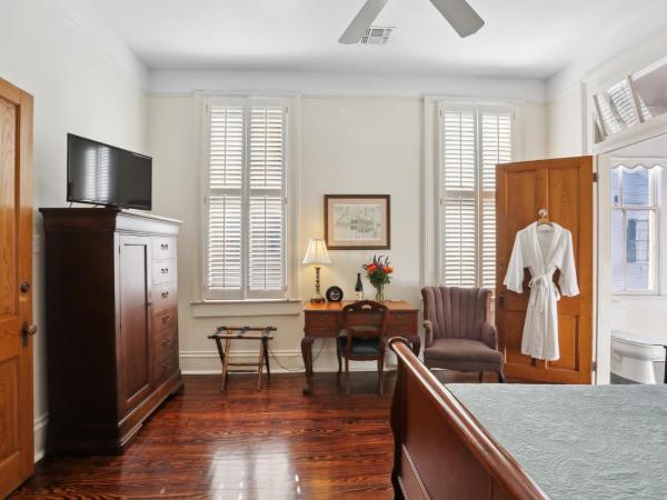 Maison Perrier Bed & Breakfast : photo 7 de la chambre chambre lit king-size supérieure 1