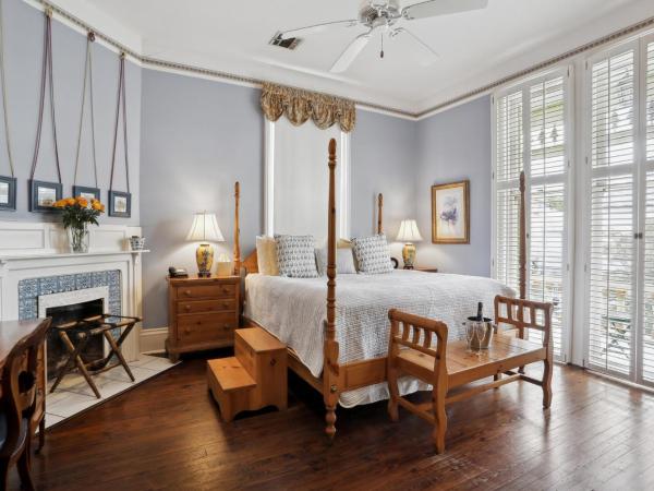 Maison Perrier Bed & Breakfast : photo 6 de la chambre chambre lit king-size supérieure avec balcon