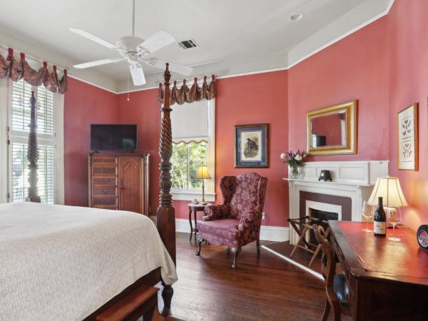 Maison Perrier Bed & Breakfast : photo 1 de la chambre chambre lit king-size supérieure avec balcon