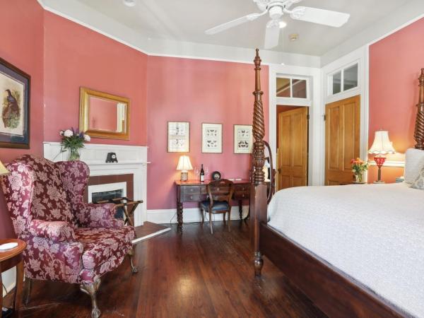 Maison Perrier Bed & Breakfast : photo 3 de la chambre chambre lit king-size supérieure avec balcon