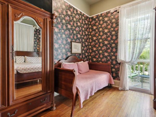 Maison Perrier Bed & Breakfast : photo 2 de la chambre  chambre lit king-size supérieure - premier Étage