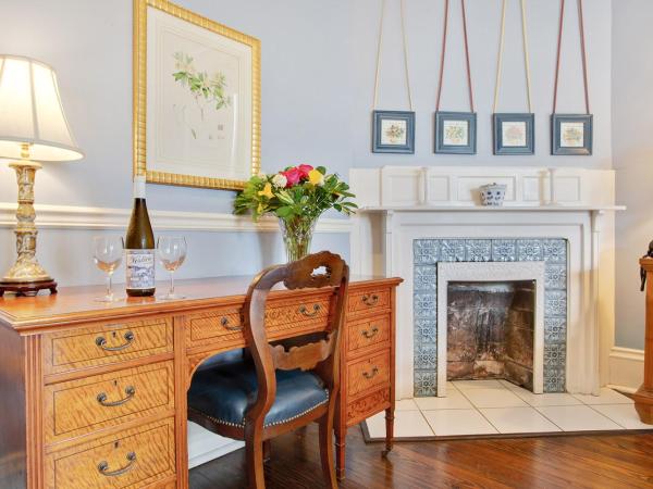 Maison Perrier Bed & Breakfast : photo 8 de la chambre chambre lit king-size supérieure avec balcon