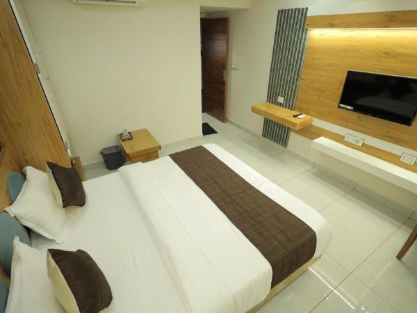 HOTEL RK FORTUNE : photo 6 de la chambre chambre double deluxe (2 adultes + 1 enfant)