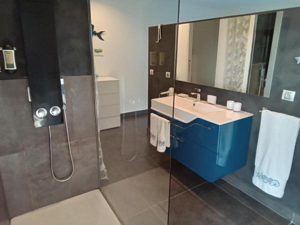 TAKAMAKA : photo 1 de la chambre chambre double avec salle de bains privative